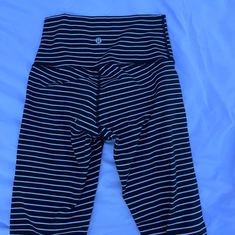 LULULEMON crop wunder under leggings black and white striped. Size 4.
